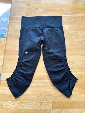 Lululemon in the flow crop leggings size 4